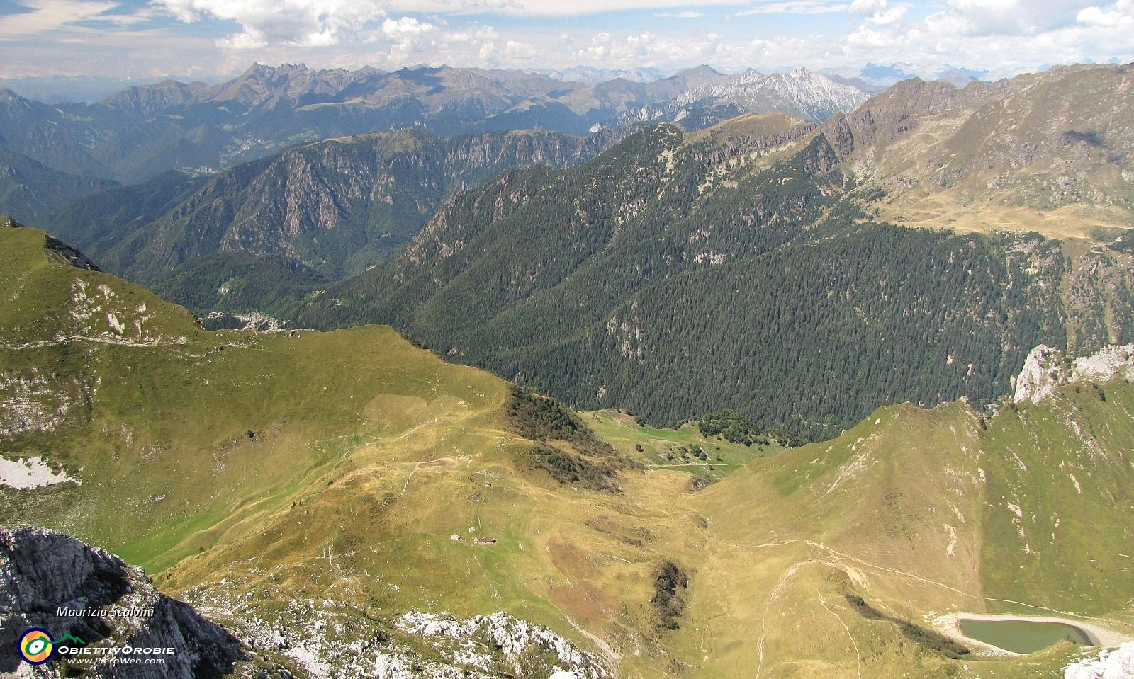 61 Panorama verso l'Alta Valle Brembana....JPG